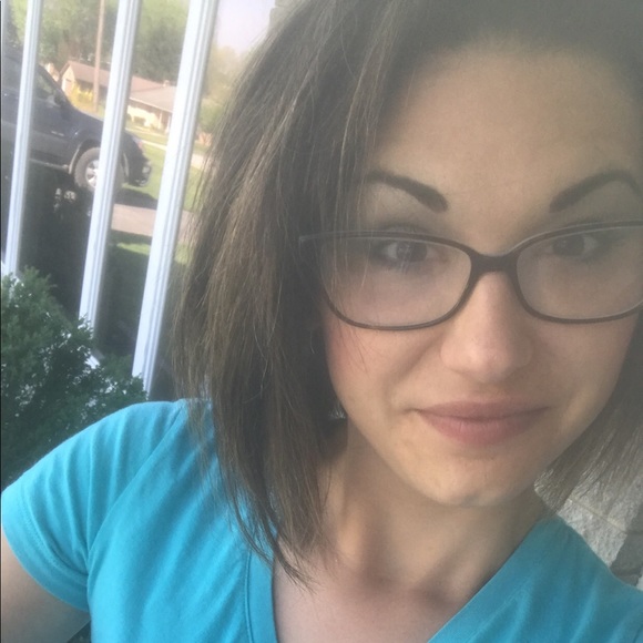 Meet your Posher, Allison - Picture 1 of 1